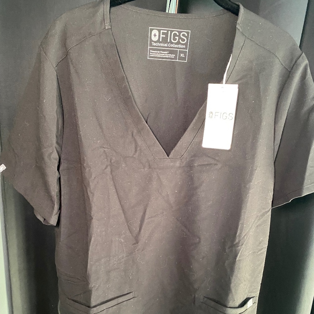 Figs Casma 3 pocket scrub top